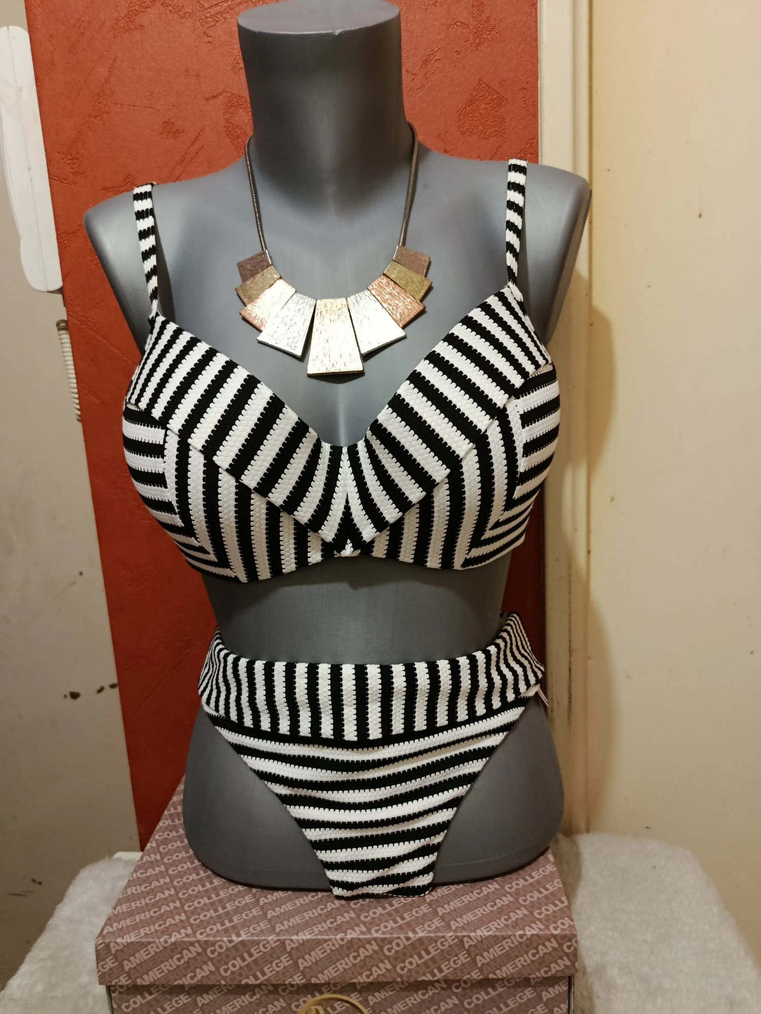 Luxurious Chantelle 2-piece swimsuit set XL – photo 3